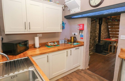 Pembroke Cottage | STABLE COTTAGE, pet friendly, character holiday cottage in Pembroke