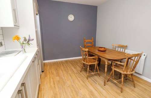 Godshill Cottage | STABLE COTTAGE, pet friendly, with a garden in Wroxall