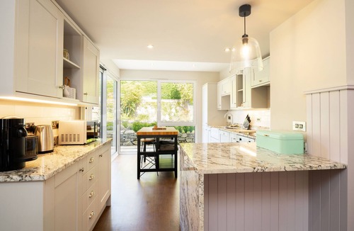 Crieff Cottage | Stables Cottage - a cottage that sleeps 2 guests in 2 bedrooms