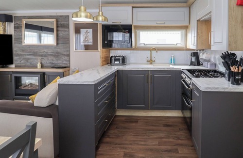 Hopton Cottage | Stag Lodge, Caravan 70