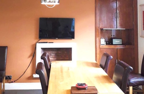 Barrhead House | Standard single room with Shared bathroom