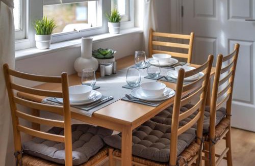 Bishop's Stortford Apartment | Stansted Airport & Bishops Stortford Town Centre Professional Apartment