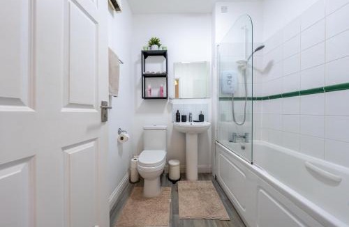 Bishop's Stortford Apartment | Stansted Airport & Bishops Stortford Town Centre Professional Apartment