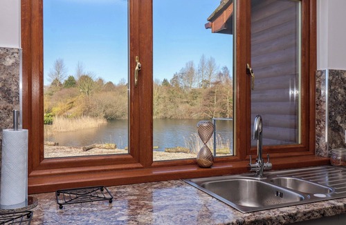 Brandesburton Cottage | STAR CARR LAKES, family friendly, with a garden in Brandesburton