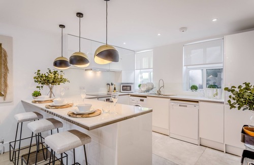 St Albans Apartment | Staycation 2 bed/2 bath Gated Development LUX St Albans - Off Street Parking