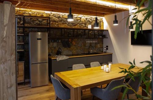 Cormons House | Stevoski Rooms - Modern Comfort in a Historic Stone House