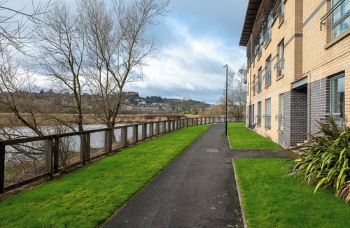 Tillicoultry Apartment | Stirling Riverview Apartment - Views of Stirling Castle & The Wallace Monument.