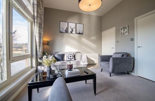 Tillicoultry House | Stirling Riverview Apartment - Free Parking
