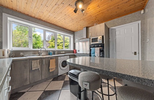 Barnton Ski Chalet | Strathalmond 4 Bedroom House - Edinburgh