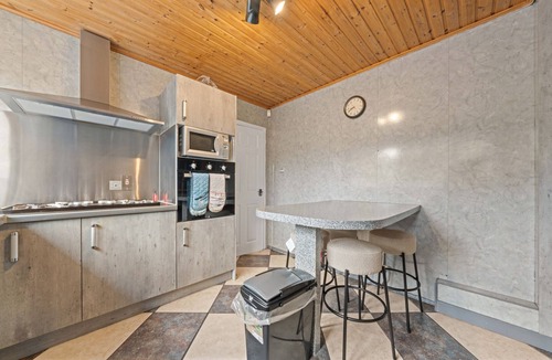 Barnton Ski Chalet | Strathalmond 4 Bedroom House - Edinburgh