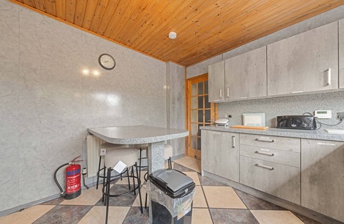 Barnton Ski Chalet | Strathalmond 4 Bedroom House - Edinburgh