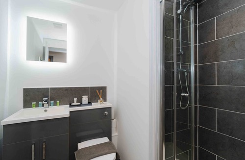 Hull Old Town Apartment | Street View Modern Apartment