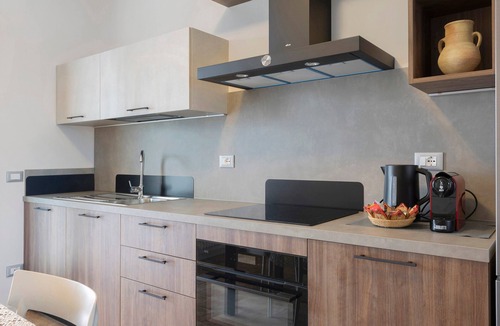 Ponti sul Mincio Apartment | Studio Apartment 'La Scarpina Alloggio N 1' with Private Terrace, Shared Garden and Air Conditioning