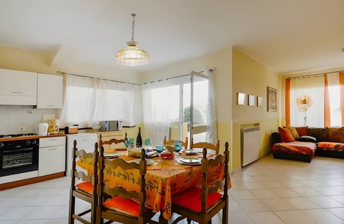 Poggi Apartment | Studio Apartment 'Bellavista' with Sea View, Shared Pool and Wi-Fi