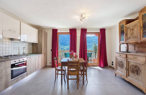 Aosta Apartment | Studio Apartment 'Casa Di Alfredo E Virginia - Noce' with Mountain View, Shared Garden and Wi-Fi