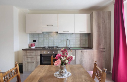 Aosta Apartment | Studio Apartment 'Casa Di Alfredo E Virginia - Noce' with Mountain View, Shared Garden and Wi-Fi