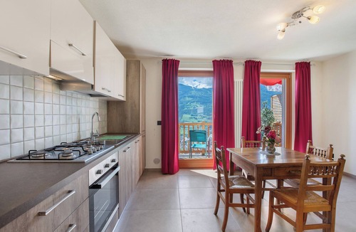 Aosta Apartment | Studio Apartment 'Casa Di Alfredo E Virginia - Noce' with Mountain View, Shared Garden and Wi-Fi