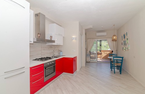 La Maddalena Apartment | Studio Apartment 'Monolocale La Maddalena' with Mountain View, Wi-Fi and Air Conditioning