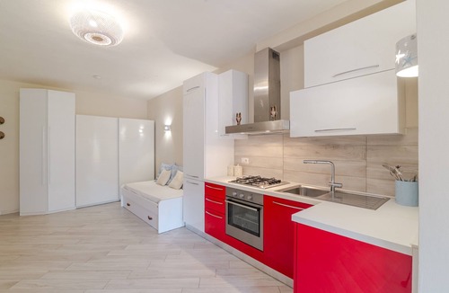 La Maddalena Apartment | Studio Apartment 'Monolocale La Maddalena' with Mountain View, Wi-Fi and Air Conditioning