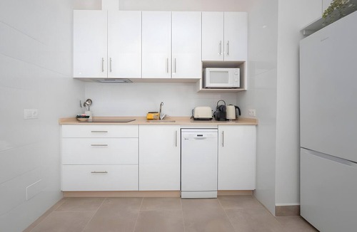 Malaga-Este Apartment | Studio Apartment 'Oasis Del Candado' with Wi-Fi and Air Conditioning