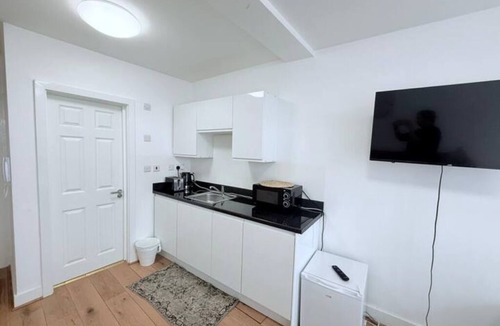 Childs Hill Apartment | Studio Flat 5 in Golders Green