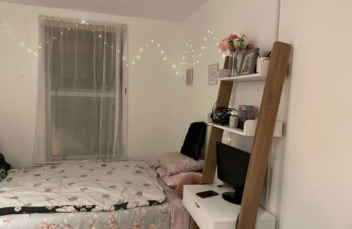 Cann Hall Apartment | Studio Flat in Stratford