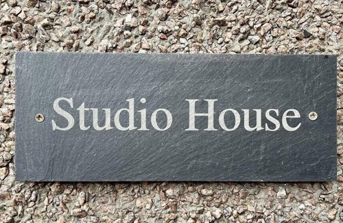 St. Margaret's Hope Cottage | STUDIO HOUSE, romantic, with open fire in St Margaret's Hope