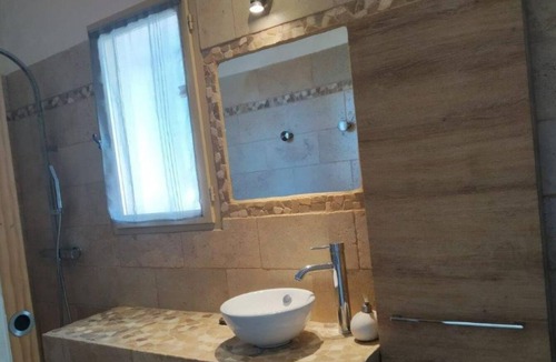 Saint-Siffret Bed & Breakfast | Studio room with large summer kitchen