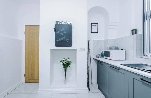 Northwich House | Stunning & Spacious Bungalow in Northwich, Sleep 8