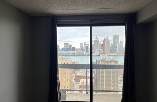 Windsor Apartment | Stunning 17th Floor 1 Bed with Detroit Skyline & River Views – Downtown Windsor