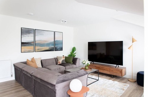 Balloch Apartment | Stunning 2 bed Penthouse Apartment at Loch Lomond
