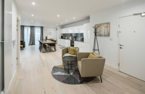 Docklands Apartment | Stunning 3-bed Apartment in London