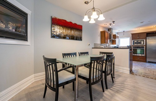 The Beaches House | Stunning 3brm Apartment with rooftop patio in the Beaches Area of Toronto