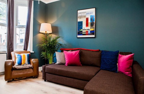 Newham Apartment | Stunning 4BD East London Apartment Sleeps 10