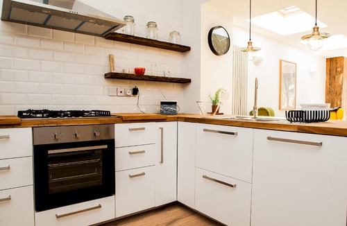 Newham Apartment | Stunning 4BD East London Apartment Sleeps 10