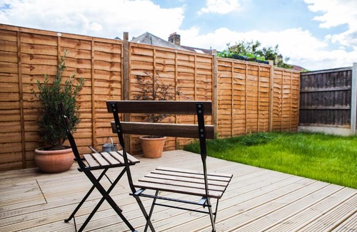 Newham Apartment | Stunning 4BD East London Apartment Sleeps 10