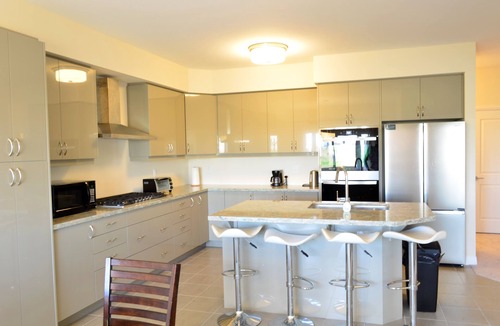 County of Brant House | Stunning 5-bed, 4-bath retreat with gourmet kitchen, Double oven & gas cooktop,