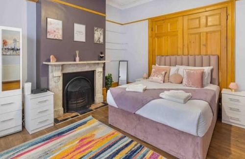 Bruce Grove House | Stunning 5 Bedroom House with Garden and Parking