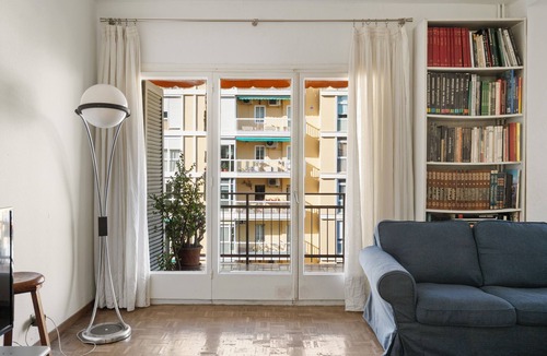 el Fort Pienc Apartment | Stunning 5BR Apt with Sagrada Familia Views & Terrace - Ideal for Groups & Remote Work