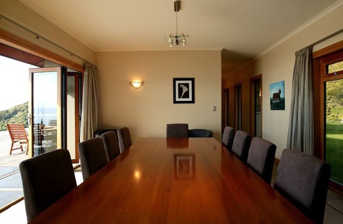 Todds Valley Cabin | Stunning Accommodation Including a Scrumptious Breakfast in Nelson, New Zealand