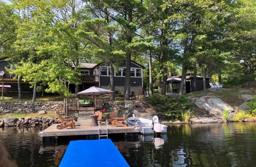 Arden Cottage | Stunning and Spacious 5 Bedroom LakeHouse with 3 King Beds, 5 Bedrooms, Arcade