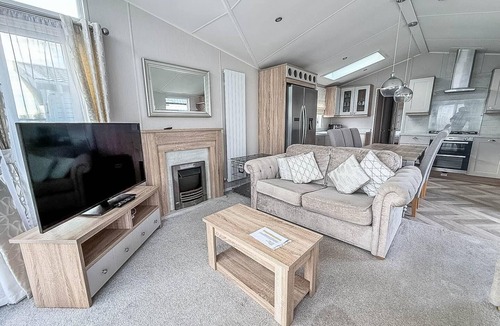Hopton House | Stunning caravan with full sea views at Broadland Sands in Suffolk ref 20236BS