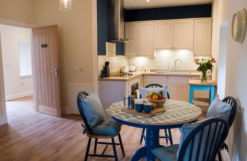 Ratho Apartment | Stunning Edinburgh 1820s stables converted studio