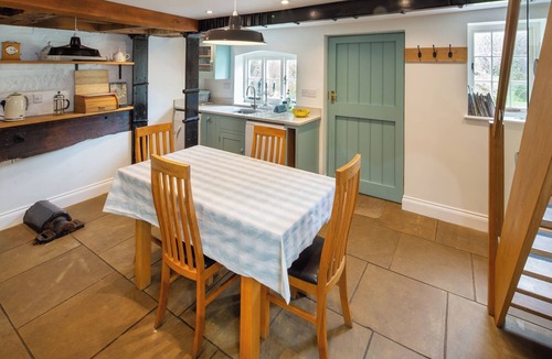 Wye Cottage | Stunning high end house in the gorgeous setting of the English countryside.