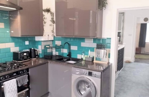 Govan Apartment | Stunning, large, 2 king sized bedroom apartment.