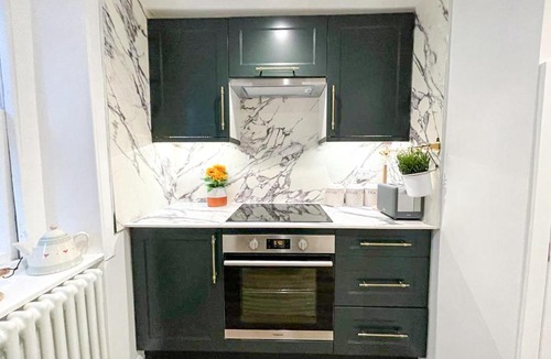 South Queensferry Apartment | Stunning Loft Apartment South Queensferry High St Bridge Views!