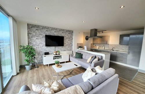 Belfast Apartment | Stunning Penthouse with Balcony | Sunset Views - Pass the Keys