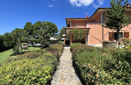Loro Ciuffenna Villa | Stunning private villa for 11 people with private pool, WIFI, TV, terrace and pets allowed