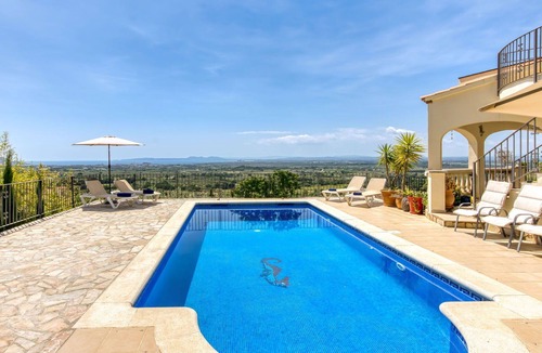Palau-Saverdera Villa | Stunning private villa for 8 people with private pool, A/C, WIFI, TV and terrace