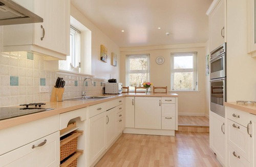 Maybole Villa | Stunning private villa for 8 guests with TV, patio, pets allowed and panoramic view